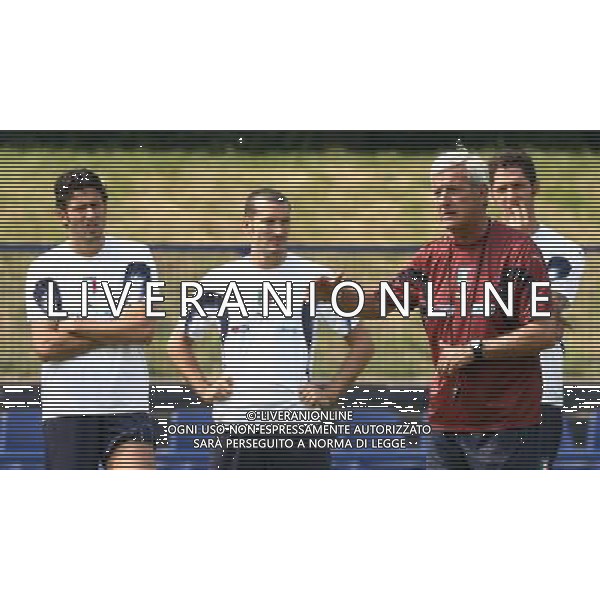 Duisburg 14 giugno 2006 Allenamento della nazionale italiana presso il centro sportivo MSV Duisburg nella foto: Lippi Marcello parla con il gruppo degli azzurri foto Andry / Ag. Aldo Liverani