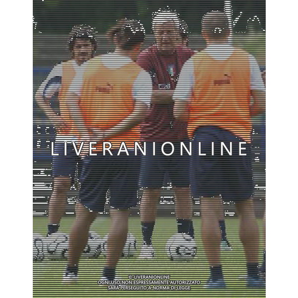 Duisburg 14 giugno 2006 Allenamento della nazionale italiana presso il centro sportivo MSV Duisburg nella foto: Lippi Marcello parla con il gruppo degli azzurri foto Andry / Ag. Aldo Liverani