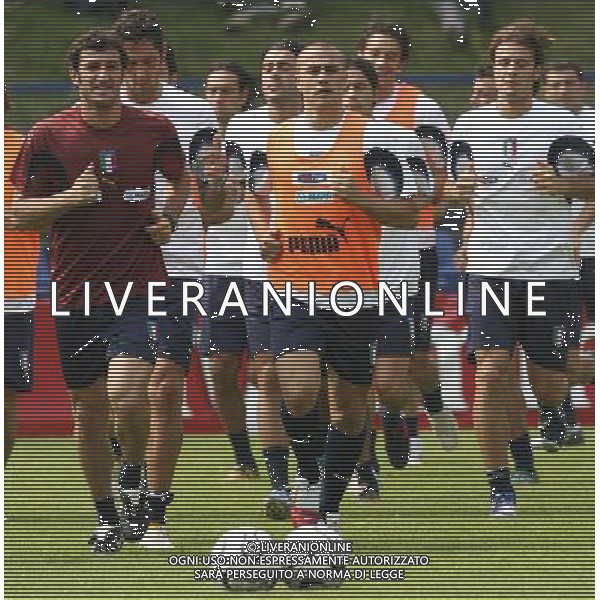 Duisburg 14 giugno 2006 Allenamento della nazionale italiana presso il centro sportivo MSV Duisburg nella foto: il gruppo degli azzurri durante l\'allenamento foto Andry / Ag. Aldo Liverani