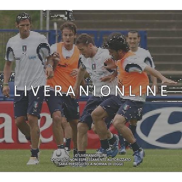 Duisburg 14 giugno 2006 Allenamento della nazionale italiana presso il centro sportivo MSV Duisburg nella foto: Materazzi Marco Gilardino Alberto Totti Francesco e Gattuso Ivan Gennaro foto Andry / Ag. Aldo Liverani