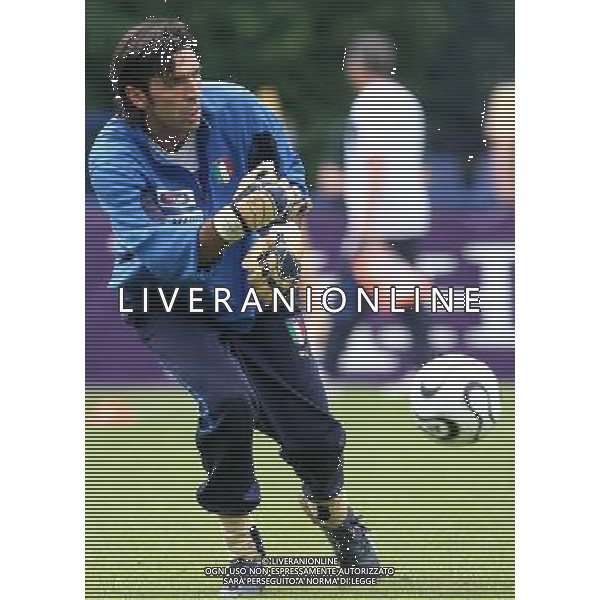 Duisburg 14 giugno 2006 Allenamento della nazionale italiana presso il centro sportivo MSV Duisburg nella foto: Buffon Gianluigi foto Andry / Ag. Aldo Liverani