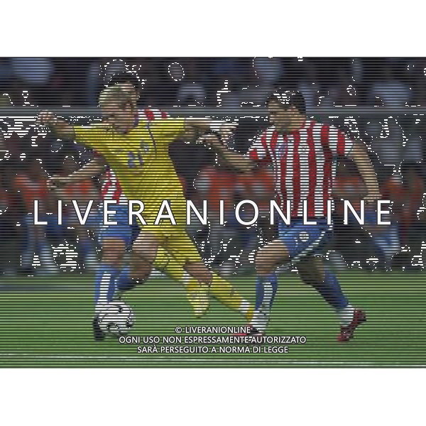 germania mondiali 2006 svezia-paraguay nella foto:wilhelmsson e acuna ph luzzani/ag aldo liverani 