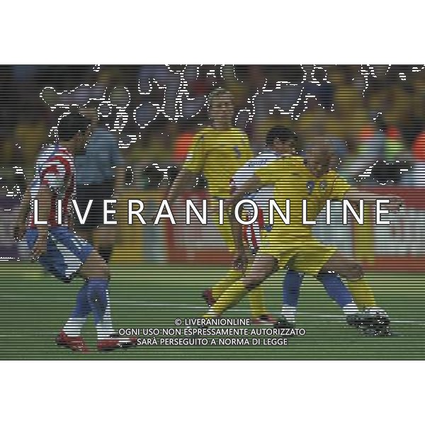 germania mondiali 2006 svezia-paraguay nella foto:ljungberg e bonet ph luzzani/ag aldo liverani 