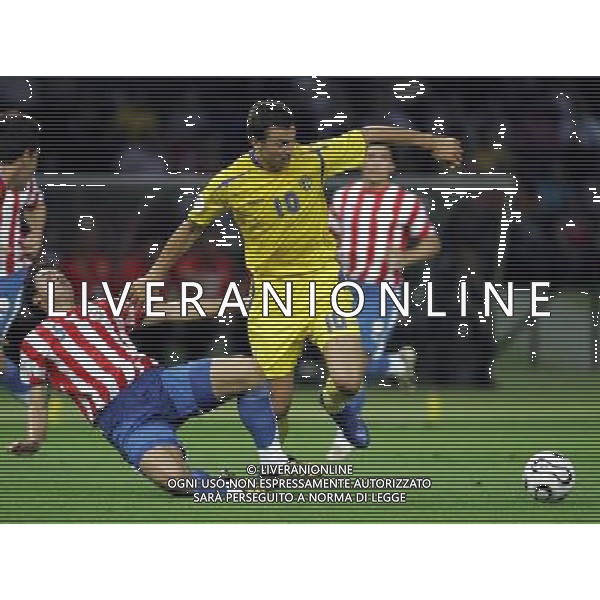 germania mondiali 2006 svezia-paraguay nella foto:ibrahimovic e caceres ph luzzani/ag aldo liverani 