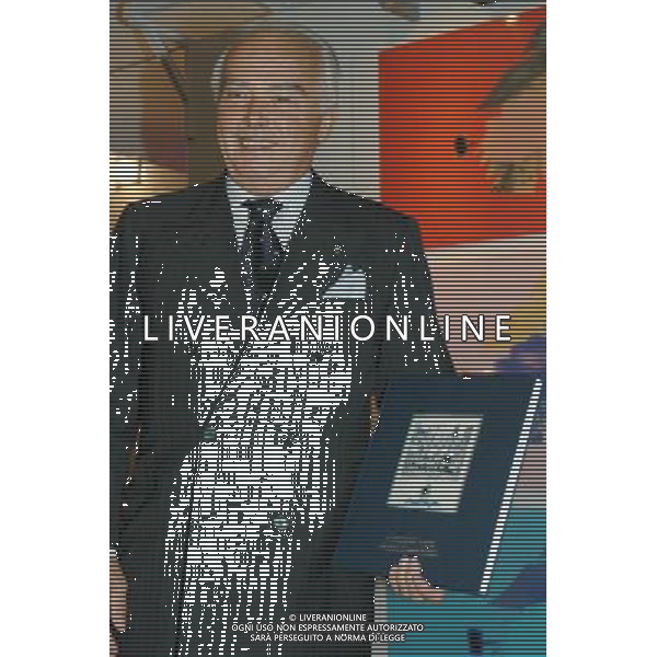 Genova, 15/06/06 Inaugurazione della mostra \'Semper uniti in gloria. I sessant\'anni della Sampdoria\' Nella foto: Il Presidente Riccardo Garrone posa con il libro \'I sessant\'anni della Sampdoria\' ph alessandro pintimalli / ag aldo liver