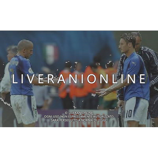 Italia - Australia mondiali Germania 26/06/2006 nella foto la sostituzione di alessandro del piero con francesco totti ph luzzani/ag. aldo liverani