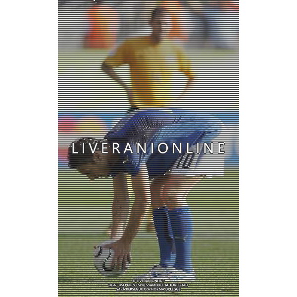 Italia - Australia mondiali Germania 26/06/2006 nella foto francesco totti si appresta a calciare il rigore della vittoria ph luzzani/ag. aldo liverani