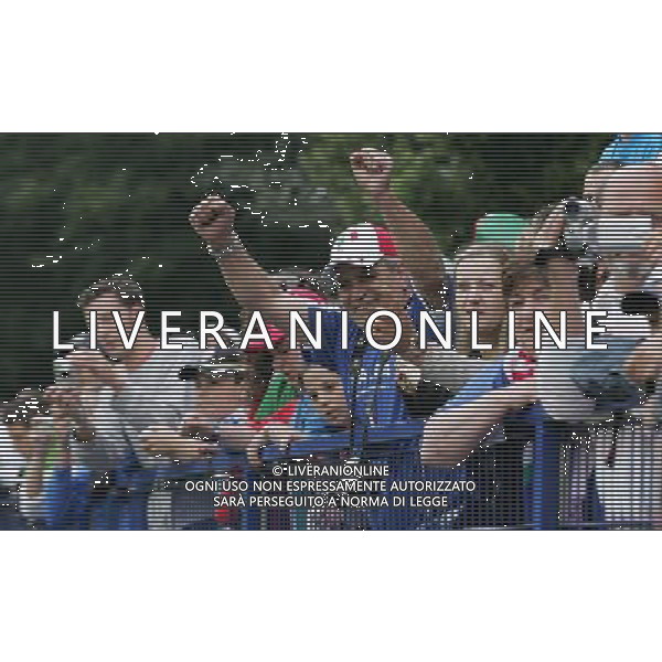 Duisburg 27 giugno 2006 Allenamento della nazionale italiana presso il centro sportivo Meiderich per la prima volta nel corso del Mondiale Germania 2006 aperto al pubblico nella foto: i tifosi foto Andry / Ag. Aldo Liverani