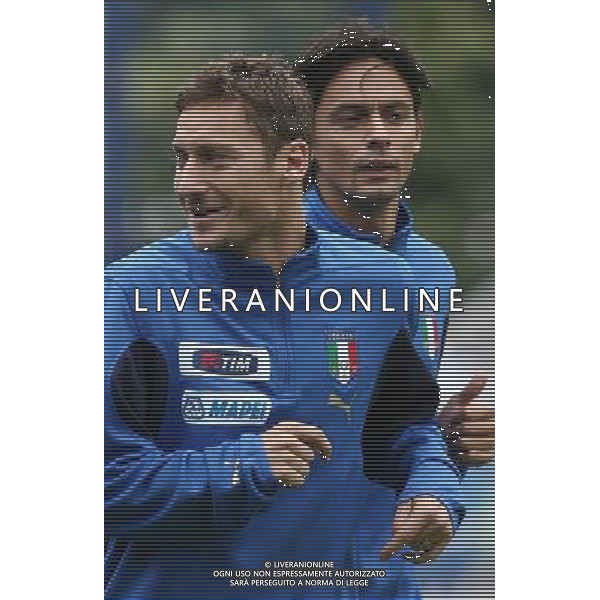 Duisburg 27 giugno 2006 Allenamento della nazionale italiana presso il centro sportivo Meiderich per la prima volta nel corso del Mondiale Germania 2006 aperto al pubblico nella foto: Totti Francesco e Inzaghi Filippo foto Andry / Ag. Aldo Liverani
