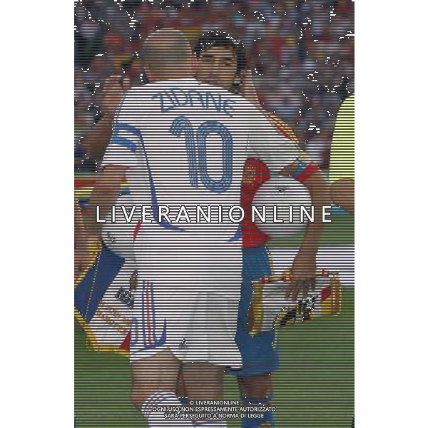 Spagna - Francia Mondiali Germania 27/06/2006 nella foto ZINEDINE ZIDANE CON RAUL ph luzzani/ag. aldo liverani