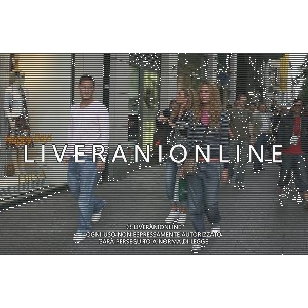 Dusseldorf 27 giugno 2006 Konigsallee strasse nella foto: Totti Francesco Blasi Ilary con sua sorella foto Andry / Ag. Aldo Liverani