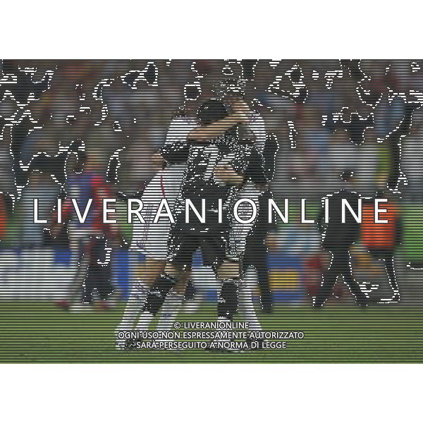 Spagna - Francia Mondiali Germania 27/06/2006 nella foto ABBRACCI ESULTANZA FRANCIA A FINE GARA ph luzzani/ag. aldo liverani