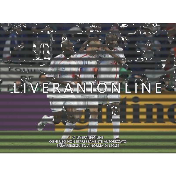 Spagna - Francia Mondiali Germania 27/06/2006 nella foto ESULTANZA DI ZIDANE ZINEDINE CON PATRICK VIEIRA ph luzzani/ag. aldo liverani