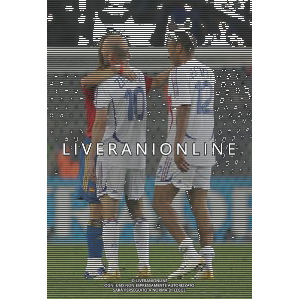 Spagna - Francia Mondiali Germania 27/06/2006 nella foto ZINEDINE ZIDANE E THIERRY HENRY A FINE GARA ph luzzani/ag. aldo liverani