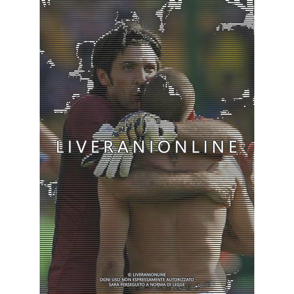 Kaiserslautern (GER) 26-06-2006 World Cup Germany 2006 italia-australia 1:0 Mondiali Germania 2006 nella foto abbraccio esultanza di gianluigi buffon e Fabio cannavaro a fine gara ph marco luzzani/ag aldo liverani s.a.s.