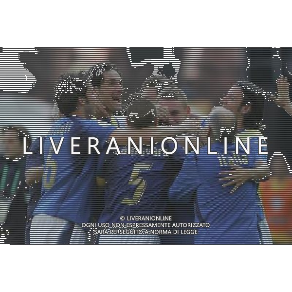 Kaiserslautern (GER) 26-06-2006 World Cup Germany 2006 italia-australia 1:0 Mondiali Germania 2006 nella foto abbracci esultanza dopo il gol di francesco totti ph marco luzzani/ag aldo liverani s.a.s.