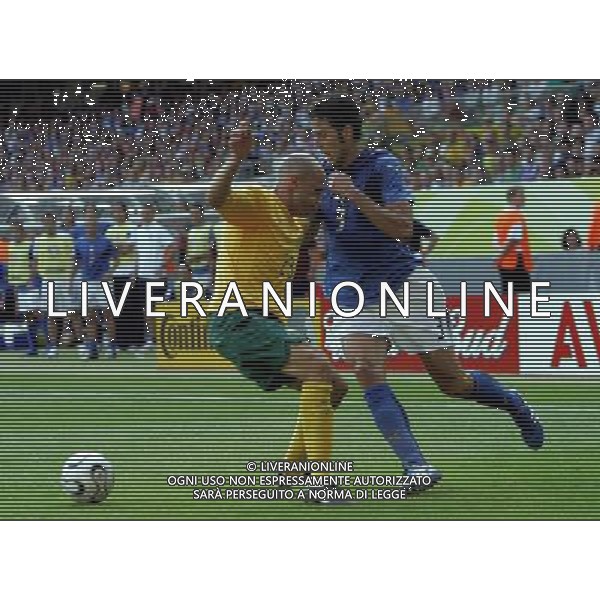 Kaiserslautern (GER) 26-06-2006 World Cup Germany 2006 italia-australia 1:0 Mondiali Germania 2006 nella foto fabio grosso con mark bresciano ph marco luzzani/ag aldo liverani s.a.s.