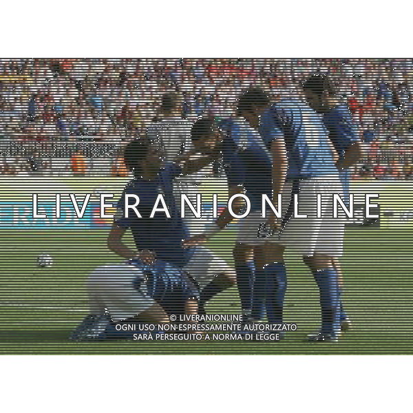 Kaiserslautern (GER) 26-06-2006 World Cup Germany 2006 italia-australia 1:0 Mondiali Germania 2006 nella foto fabio grosso a terra dopo aver subito il fallo del rigore, con vincenzo iaquinta ph marco luzzani/ag aldo liverani s.a.s.