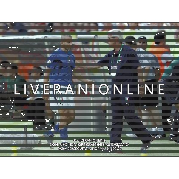 Kaiserslautern (GER) 26-06-2006 World Cup Germany 2006 italia-australia 1:0 Mondiali Germania 2006 nella foto marcello lippi con alessandro del piero dopo la sostituzione ph marco luzzani/ag aldo liverani s.a.s.