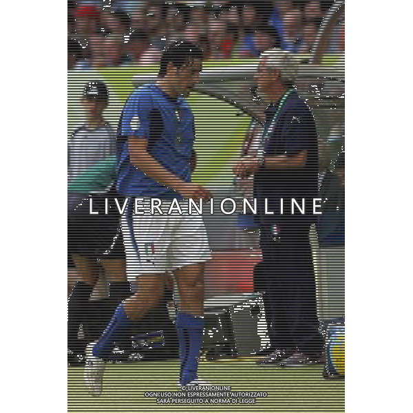 Kaiserslautern (GER) 26-06-2006 World Cup Germany 2006 italia-australia 1:0 Mondiali Germania 2006 nella foto marcello lippi con luca toni dopo la sostituzione ph marco luzzani/ag aldo liverani s.a.s.