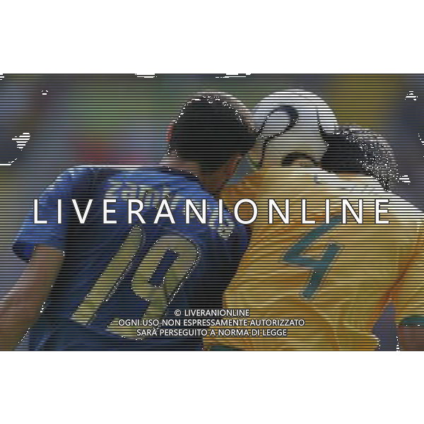 Kaiserslautern (GER) 26-06-2006 World Cup Germany 2006 italia-australia 1:0 Mondiali Germania 2006 nella foto gianluca zambrotta con cahill ph marco luzzani/ag aldo liverani s.a.s.