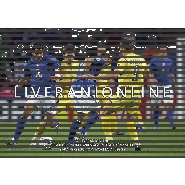 Amburgo (GER) 30-06-2006 World Cup Germany 2006 Italia-Ucraina 3:1 nella foto SIMONE PERROTTA-FRANCESCO TOTTI ph marco luzzani/ag aldo liverani s.a.s.