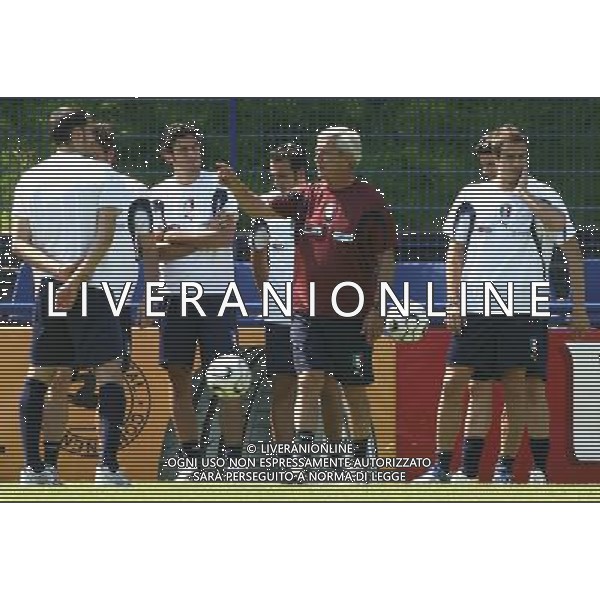 Duisburg 1 luglio 2006 Allenamento della nazionale italiana presso il centro sportivo MSV Duisburg nella foto: Lippi Marcello parla al gruppo degli azzurri foto Andry / Ag. Aldo Liverani