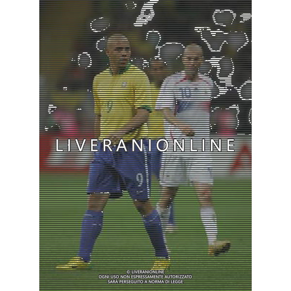 brasile - francia mondiali germania 01/07/2006 nella foto ronaldo e zinedine zidane ph luzzani/ag. aldo liverani