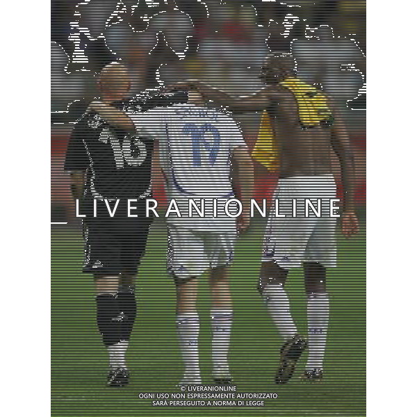 brasile - francia mondiali germania 01/07/2006 nella foto esultanza di fabien barthez sagnol e patrick vieira a fine gara ph luzzani/ag. aldo liverani