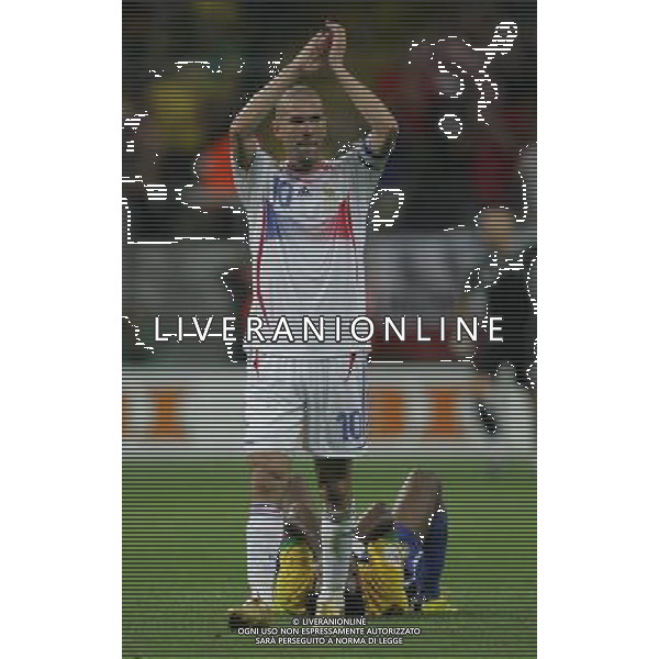 brasile - francia mondiali germania 01/ nella foto il saluto di zinedine zidane a fine gara ph luzzani/ag. aldo liverani