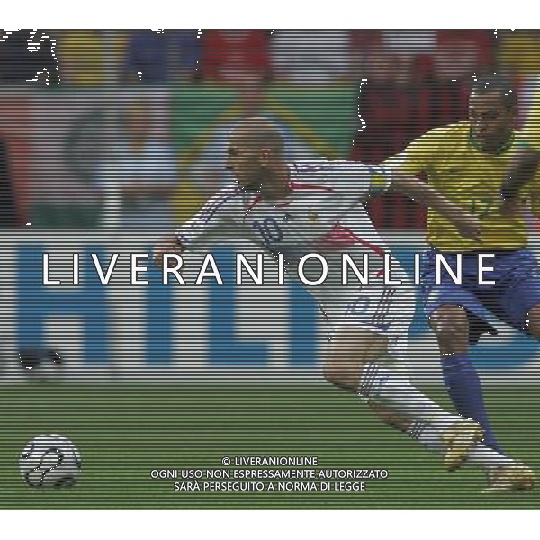 Francoforte 01-07-2006 World Cup Germany 2006 brasile-francia 0:1 nella foto zidane, gilberto silva e ronaldinho ph marco luzzani/ag aldo liverani s.a.s.