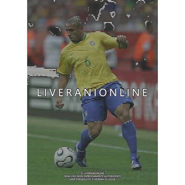 Francoforte 01-07-2006 World Cup Germany 2006 brasile-francia 0:1 nella foto roberto carlos ph marco luzzani/ag aldo liverani s.a.s.