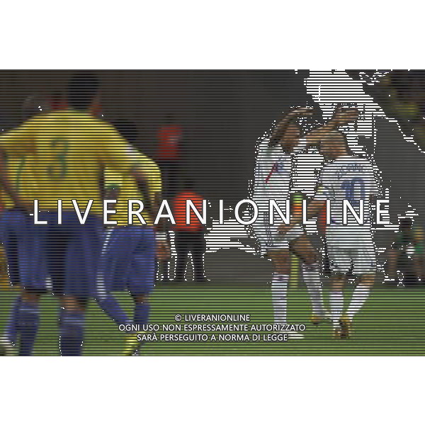 Francoforte 01-07-2006 World Cup Germany 2006 brasile-francia 0:1 nella foto zidane e henry esultano ph marco luzzani/ag aldo liverani s.a.s.