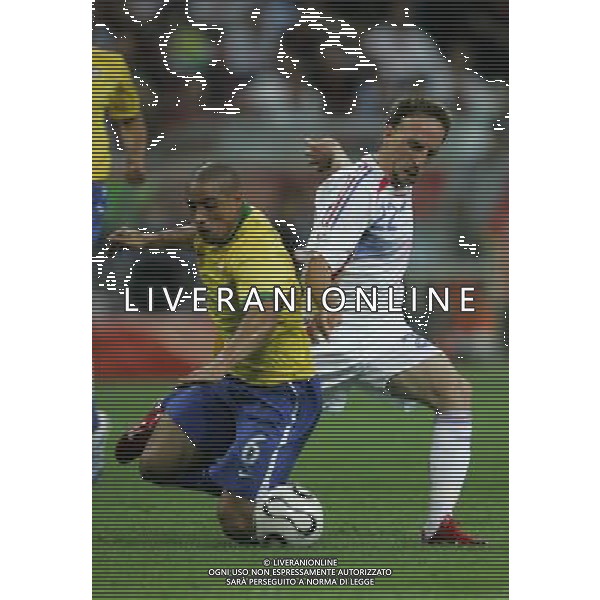 Francoforte 01-07-2006 World Cup Germany 2006 brasile-francia 0:1 nella foto roberto carlos e ribery ph marco luzzani/ag aldo liverani s.a.s.