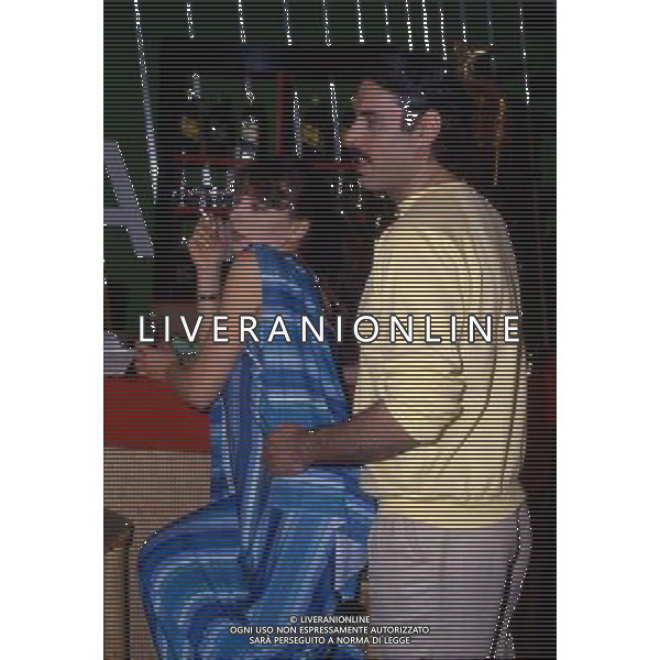 ARCHIVIO GIOVANNI LIVERANI-ALDO LIVERANI TRASMISSIONE TELEVISIVA TE LA DO IO L AMERICA NELLA FOTO MARIA ROSARIO OMAGGIO CON TEO TEOCOLI AGENZIA ALDO LIVERANI