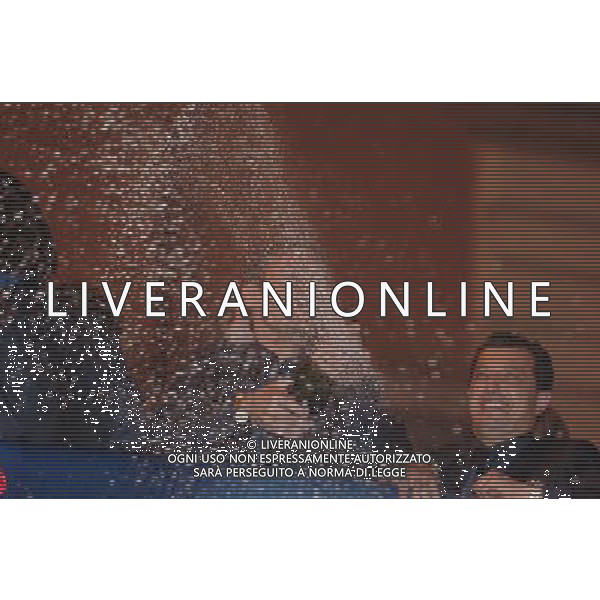 ROMA, 10 LUGLIO 2006 ITALIA CAMPIONE DEL MONDO DI CALCIO A PALAZZO CHIGI. NELLA FOTO: FRANCESCO TOTTI SUL BUS SCOPERTO CHE PORTA LA NAZIONALE DA PALAZZO CHIGI AL CIRCO MASSIMO PH AGENZIA ALDO LIVERANI