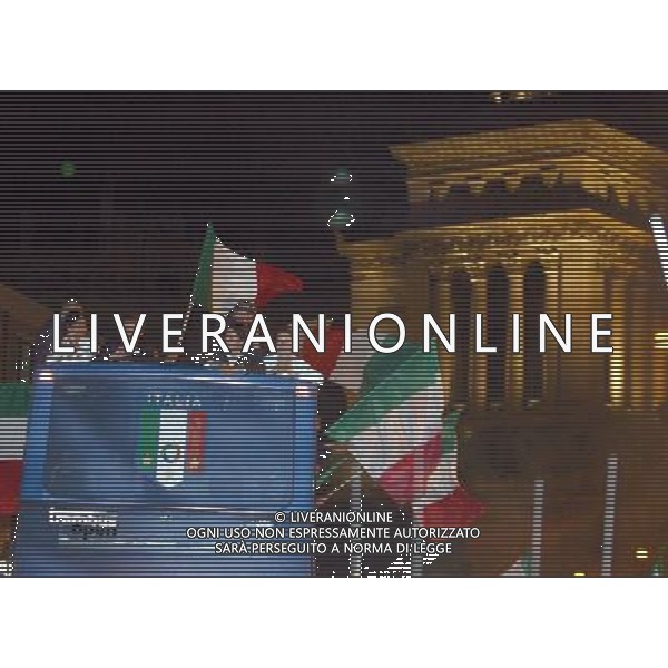 Arrivo al Circo Massimo di Roma dei giocatori della nazionale italiana vincitori dei Campionati Mondiali Germania 10/07/2006 nella foto il pullman ph corradetti/ag. aldo liverani