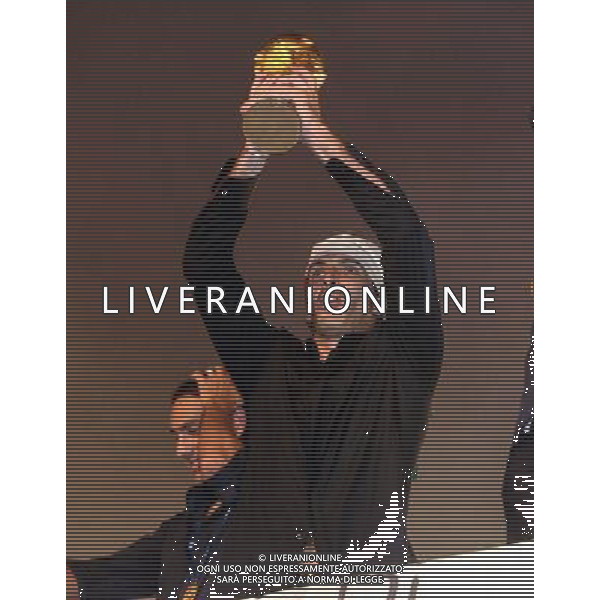 Arrivo al Circo Massimo di Roma dei giocatori della nazionale italiana vincitori dei Campionati Mondiali Germania 10/07/2006 nella foto Gianluigi Buffon con la coppa ph corradetti/ag. aldo liverani