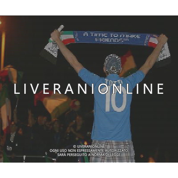 Arrivo al Circo Massimo di Roma dei giocatori della nazionale italiana vincitori dei Campionati Mondiali Germania 10/07/2006 nella foto i tifosi ph corradetti/ag. aldo liverani