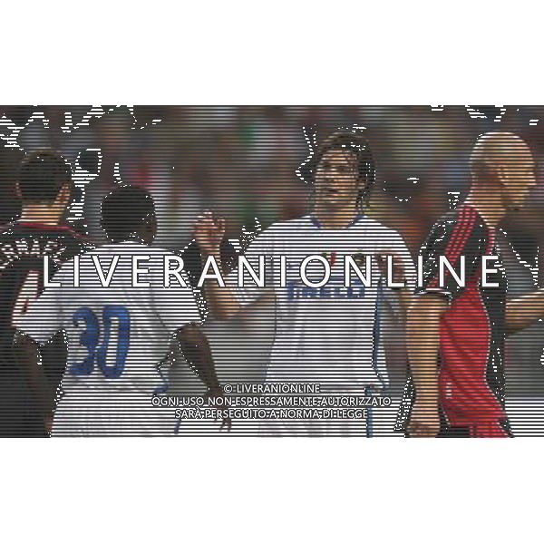 Ajax - Inter Torneo di Amsterdam 04/08/2006 nella foto esultanza dopo il gol di santiago solari con obafemi martins ph andry/ag. aldo liverani