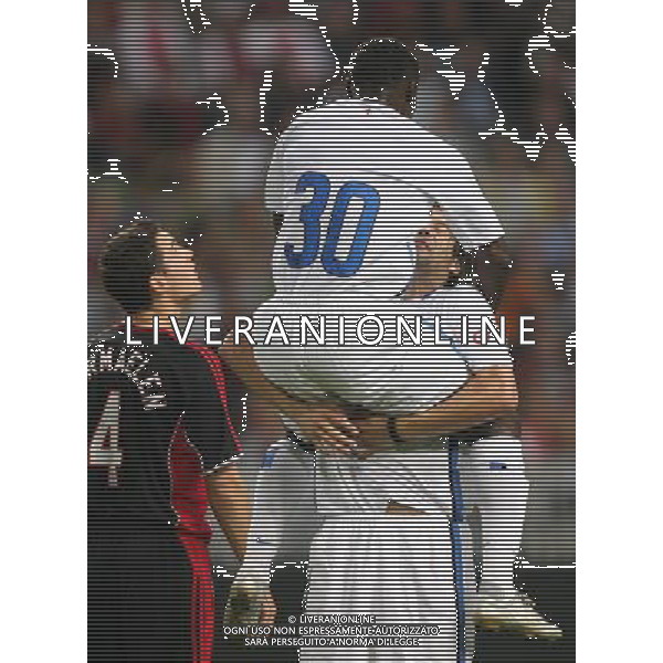 Ajax - Inter Torneo di Amsterdam 04/08/2006 nella foto esultanza dopo il gol di santiago solari con obafemi martins ph andry/ag. aldo liverani