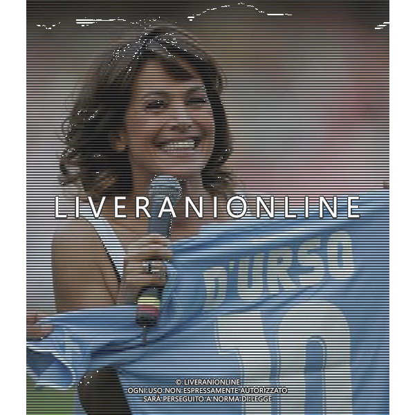 INTER - JUVENTUS - NAPOLI TROFEO MORETTI 11/08/2006 nella foto Barbara D\'Urso con la maglia del napoli con il proprio nome ph andry/ag. Aldo Liverani