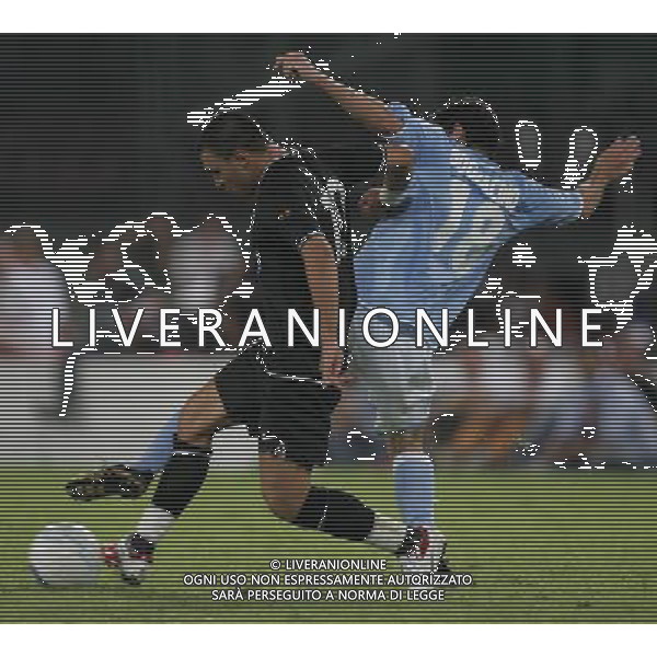 Napoli 11 agosto 2006 Trofeo Birra Moretti Napoli-Inter-Juventus nella foto: Bojinov-Bogliacino foto Andry / Ag. Aldo Liverani