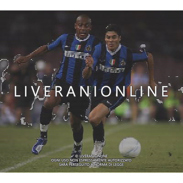 Napoli 11/08/2006 Inter - Juventus - Napoli 10¡ Trofeo Moretti Nella foto: Maicon Douglas Sesinando con Cruz Julio Ricardo.* Ph Gianni Nucci/Agenzia Aldo Liverani