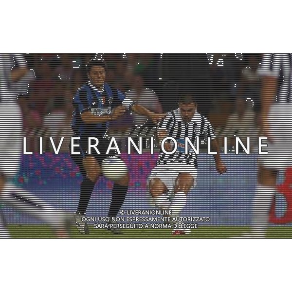 Napoli 11/08/2006 Inter - Juventus - Napoli 10¡ Trofeo Moretti Nella foto: Bojinov Valeri contro Zanetti Javier.* Ph Gianni Nucci/Agenzia Aldo Liverani