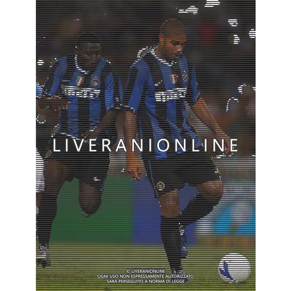 Napoli 11/08/2006 Inter - Juventus - Napoli 10¡ Trofeo Moretti Nella foto: Adriano Leite Ribeiro con Obafemi Martins.* Ph Gianni Nucci/Agenzia Aldo Liverani