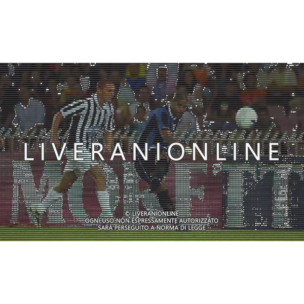 Napoli 11/08/2006 Inter - Juventus - Napoli 10¡ Trofeo Moretti Nella foto: Adriano Leite Ribeiro contro Balzaretti Federico.* Ph Gianni Nucci/Agenzia Aldo Liverani