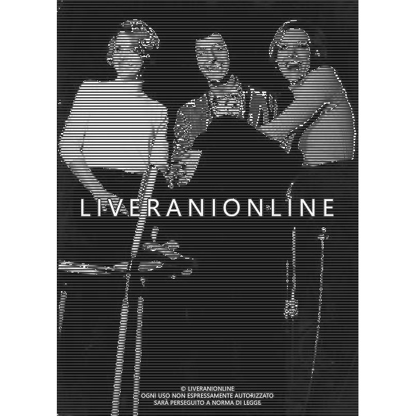 Le Gemelle Alice ed Ellen Kessler - Ballerine nella foto con Pippo Franco Ph archivio giovanni liverani/ag. aldo liverani