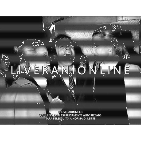 Le Gemelle Alice ed Ellen Kessler - Ballerine nella foto con Johnny Dorelli Ph archivio giovanni liverani/ag. aldo liverani