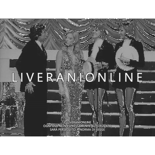 Le Gemelle Alice ed Ellen Kessler - Ballerine nella foto con Gino Bramieri e Sylvie Vartan Ph archivio giovanni liverani/ag. aldo liverani